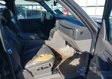 2005 Chevrolet Tahoe Lt z USA, uszkodzony, nr VIN 1GNEC13T85J201856